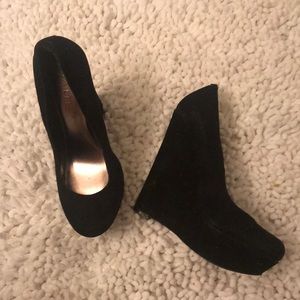 🌻BAKERS Barely Worn Faux Suede Wedges - SIZE 7🌻